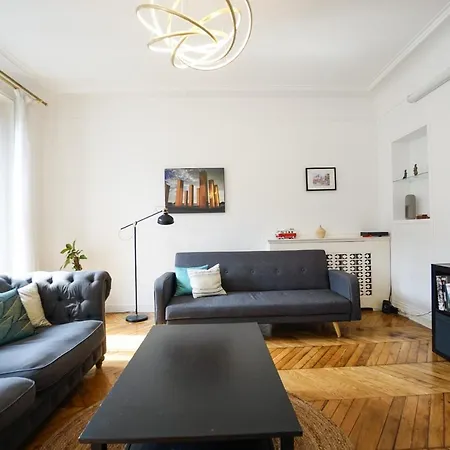 Spacious Flat With View On The Sacre Coeur *